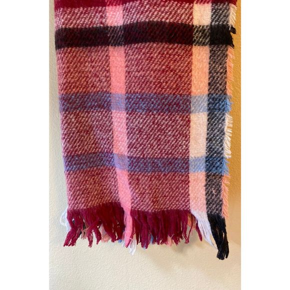 NWT Pink blanket scarf - Picture 2 of 3